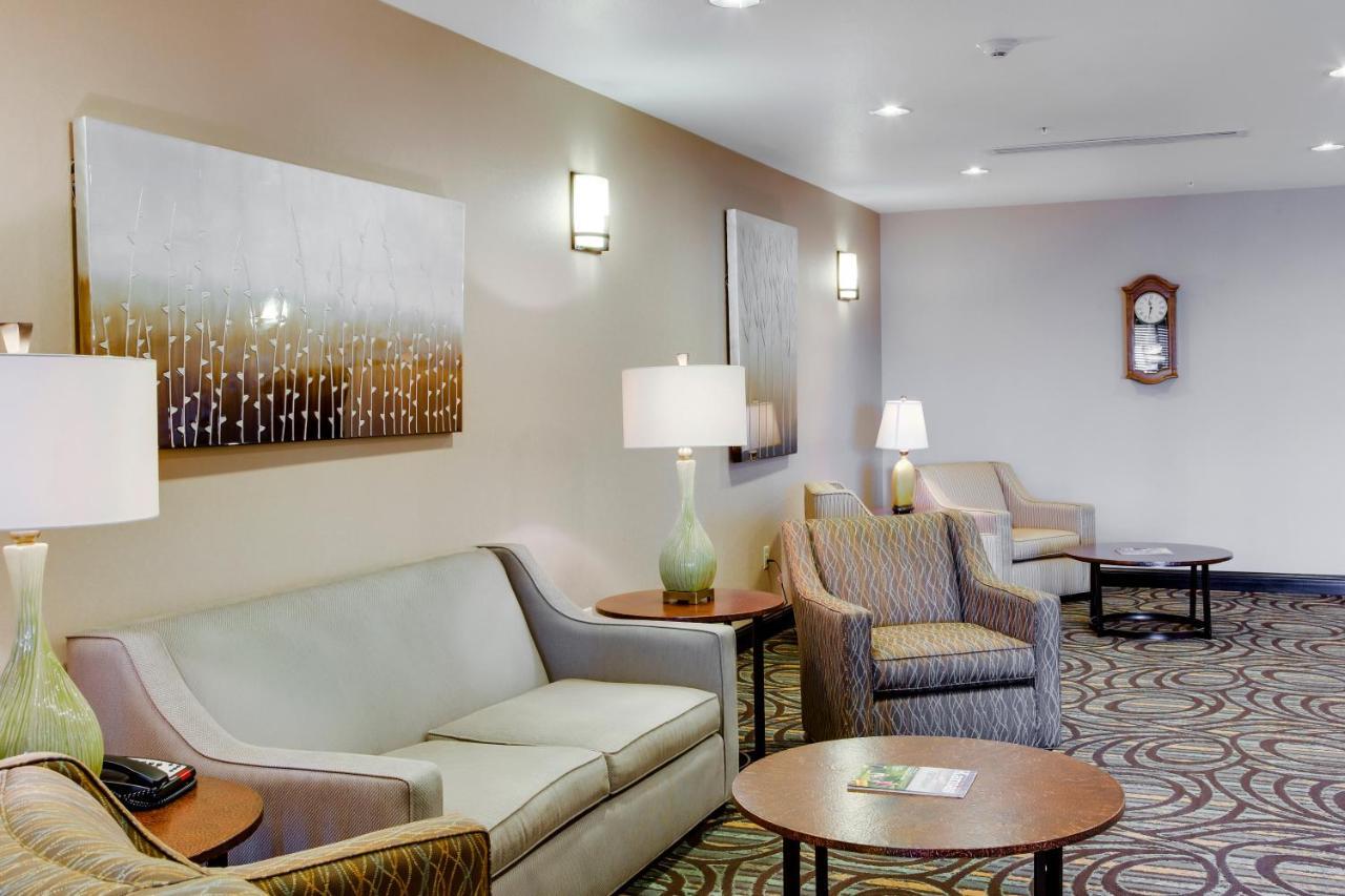 Holiday Inn Express & Suites Nevada By Ihg Exterior foto