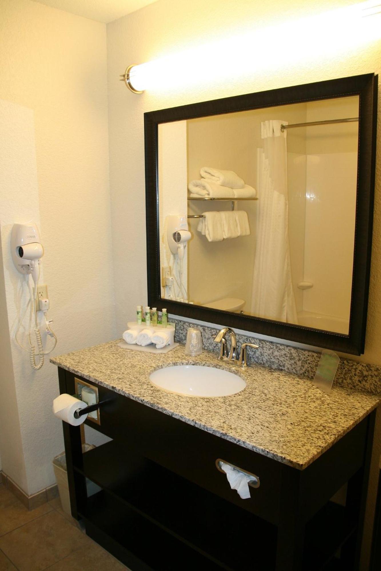 Holiday Inn Express & Suites Nevada By Ihg Exterior foto