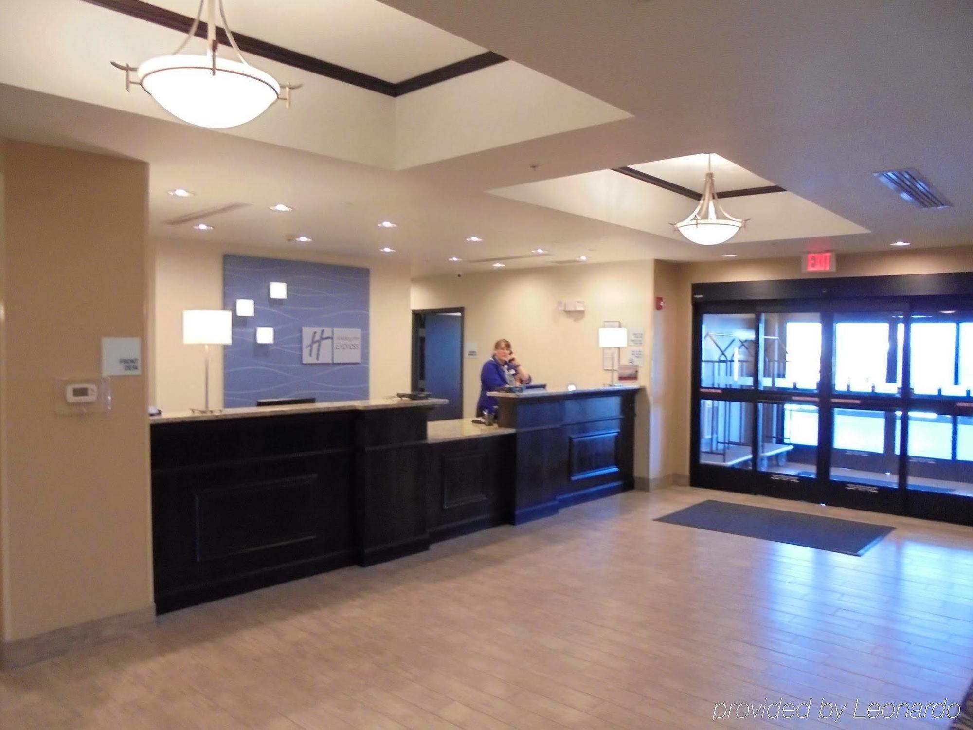 Holiday Inn Express & Suites Nevada By Ihg Exterior foto
