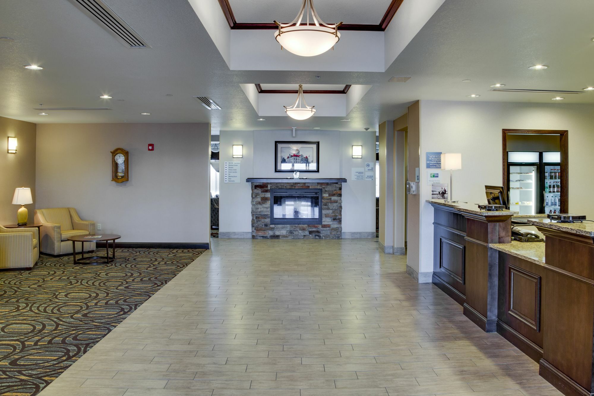 Holiday Inn Express & Suites Nevada By Ihg Exterior foto